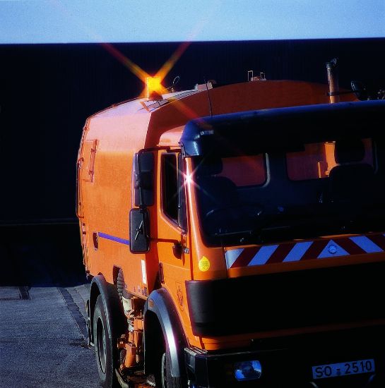 Afbeeldingen van HELLA 2RL 004 958-111 Halogeen-Zwaailamp - KL 700 - 24V - Geel